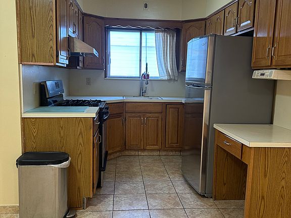 3rd image of 26 Amber St #L