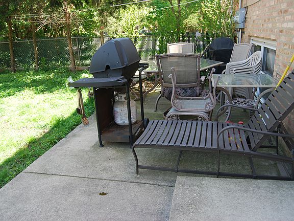 3rd image of 5604 W Eastwood Ave