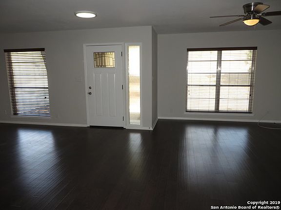 3rd image of 418 Shin Oak Dr