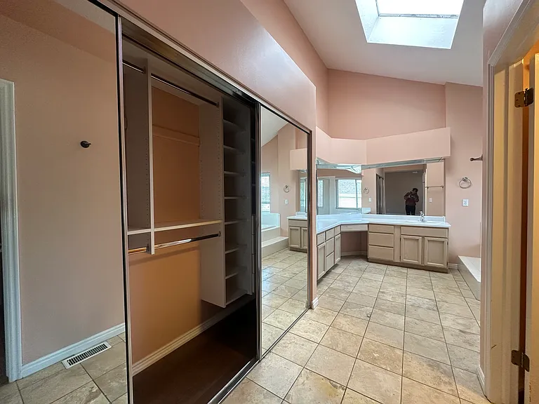 425 E Crown Pointe Dr — Photo 14