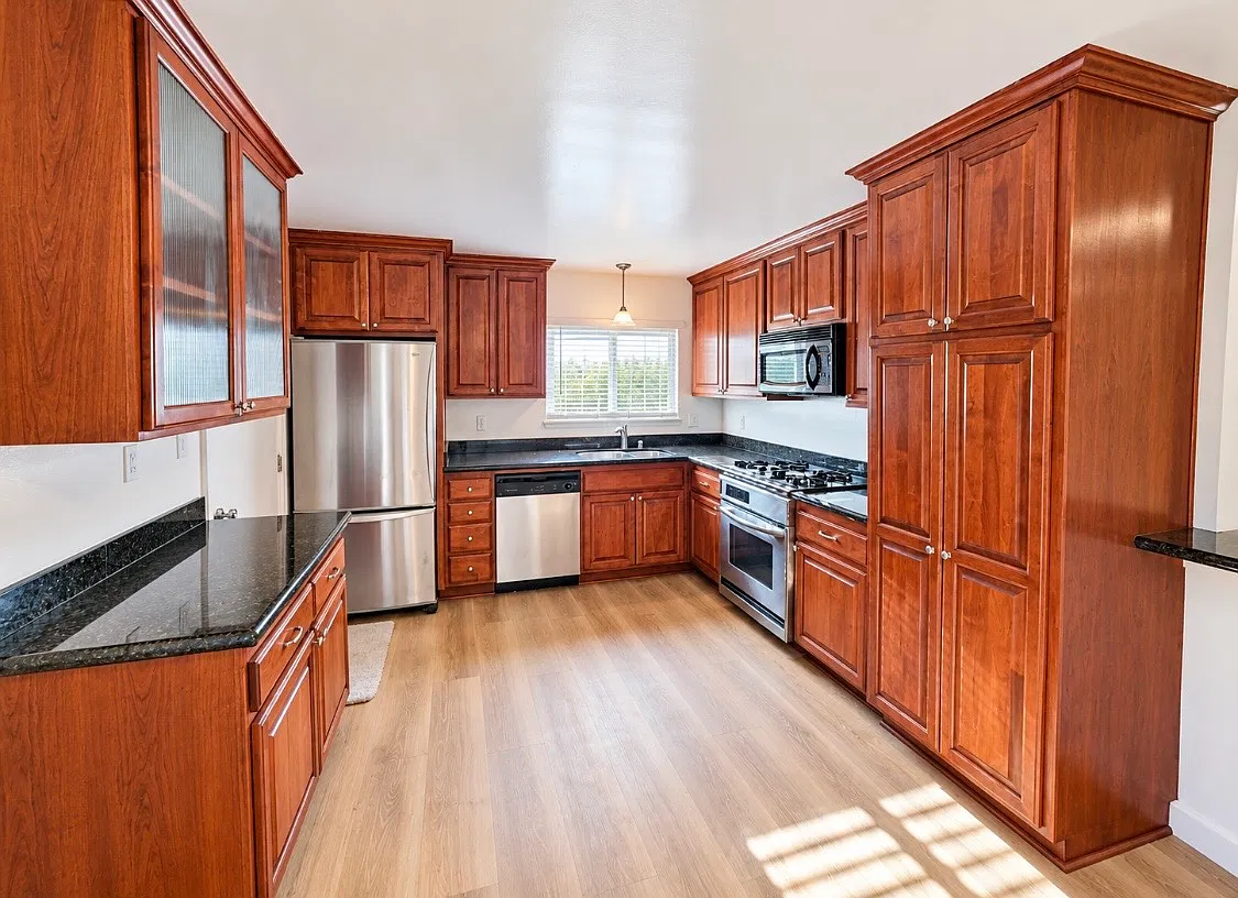 2 bed, 1070 sqft, $3,399 — Photo 4