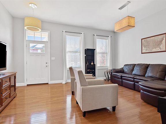 3rd image of 3147 Garden Hill Ln