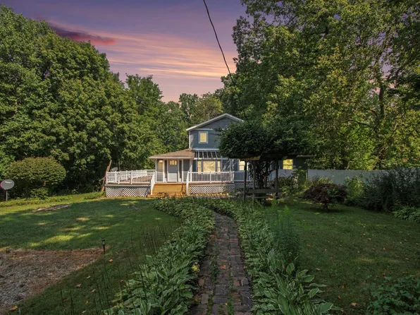 5577 Poplar St, Coloma, MI 49038