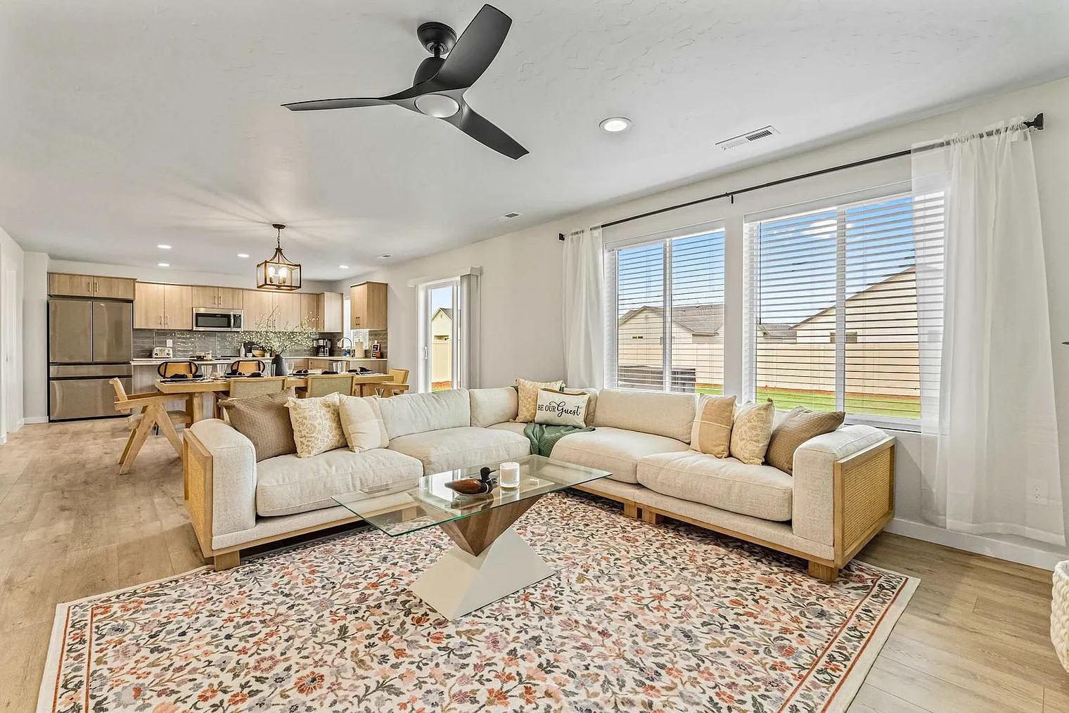 6 bed, 2.0 bath, 2992 sqft, $10,258 — Photo 1