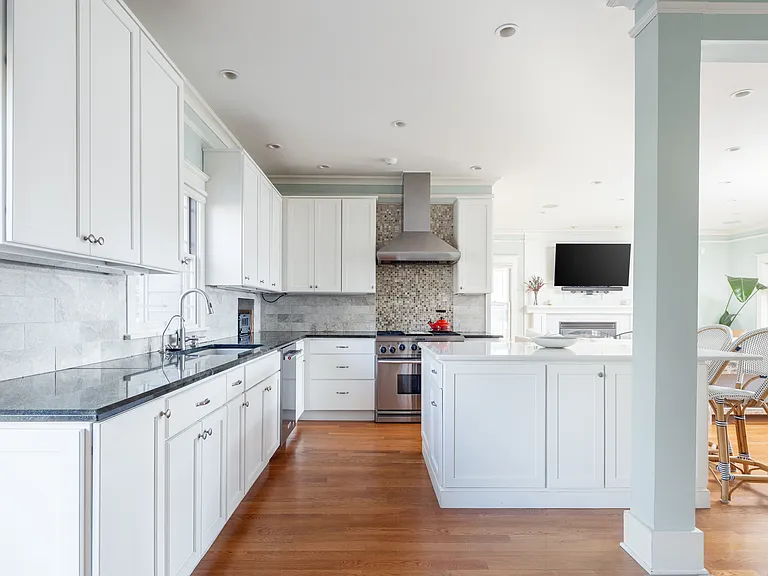 1600 Westview Dr — Photo 10