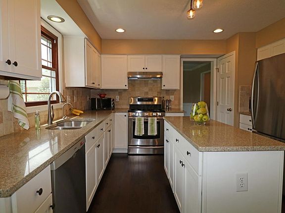 2nd image of 2992 Brookhaven Dr