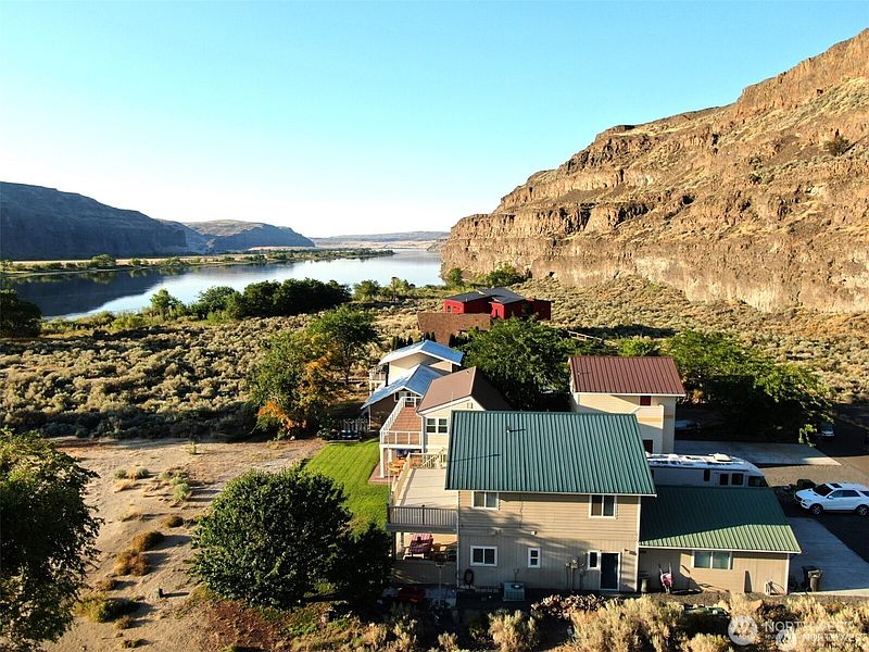3rd image of 312 SW River Drive