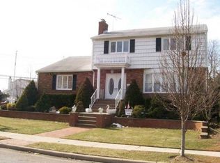 2696 Cheshire Dr, Baldwin, NY 11510