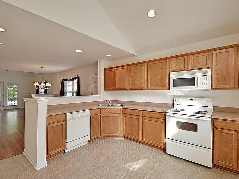 8706 Grassy Oak Trl — Photo 10