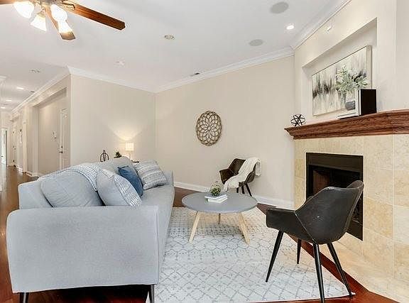 5th image of 2933 N Lincoln Ave