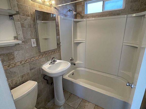 4th image of 4847 Saratoga Ave