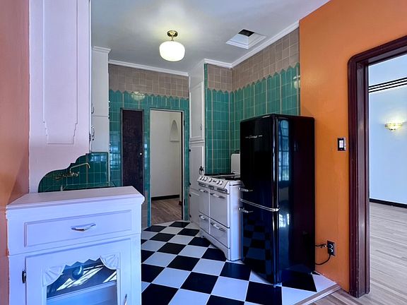 2nd image of 409 S Cloverdale Ave APT 104