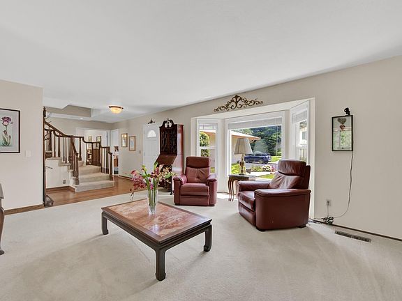 5th image of 3469 Astoria Cir