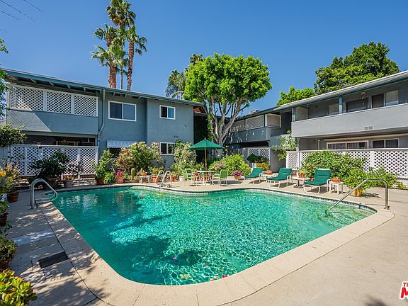 3rd image of 11511 Moorpark St #12