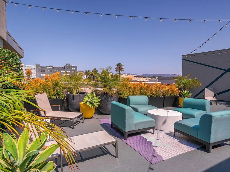 Living at Santa Monica — Photo 23