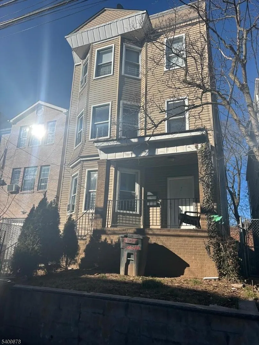 Building Photo - 309 S 11th St #2