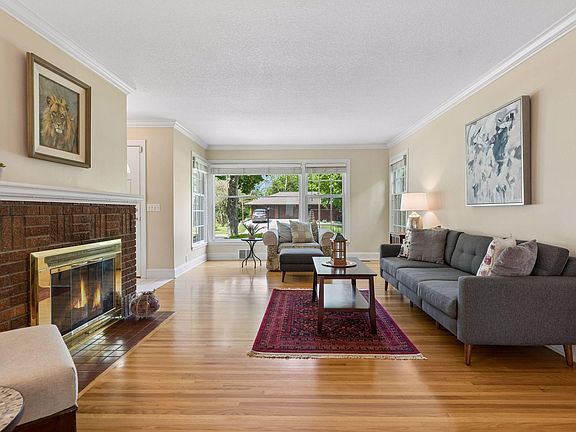 5th image of 2936 Quail Ave N