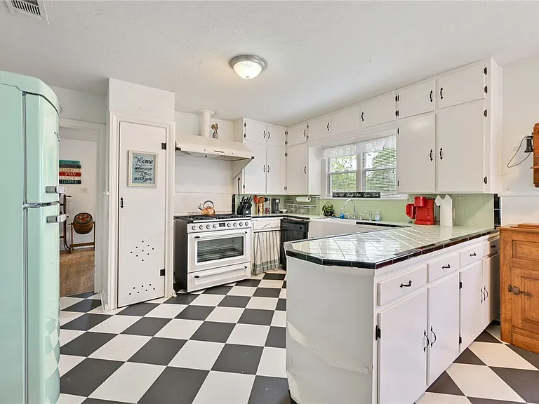 3805 Ridgewood St — Photo 13