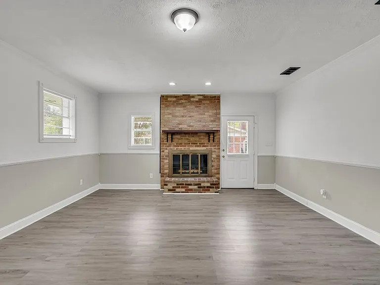 207 Hancock St — Photo 4