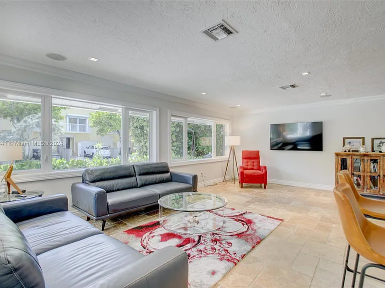 309 Oak St — Photo 24