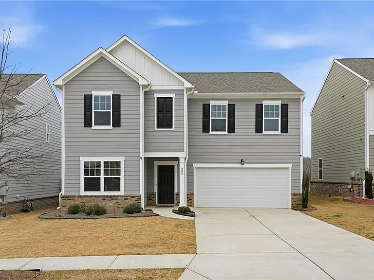 395 Knightsbridge Ln — Photo 1