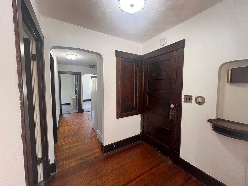 1st image of 2224 Iowa St