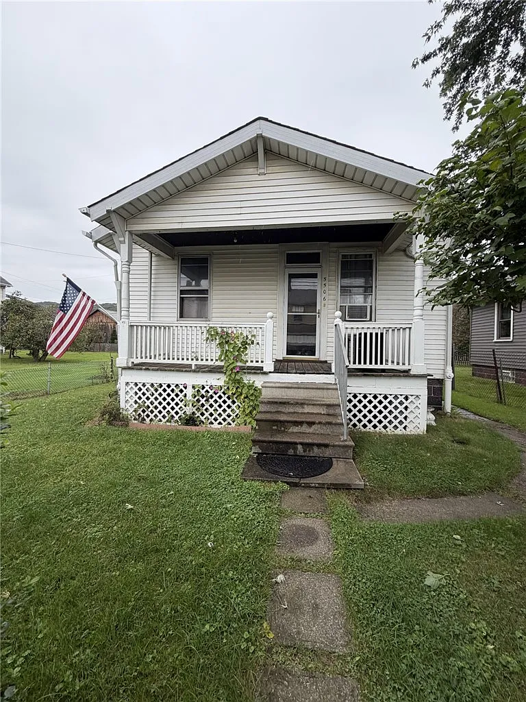 2 bed, 1.5 bath, 888 sqft, $1,000 — Photo 1