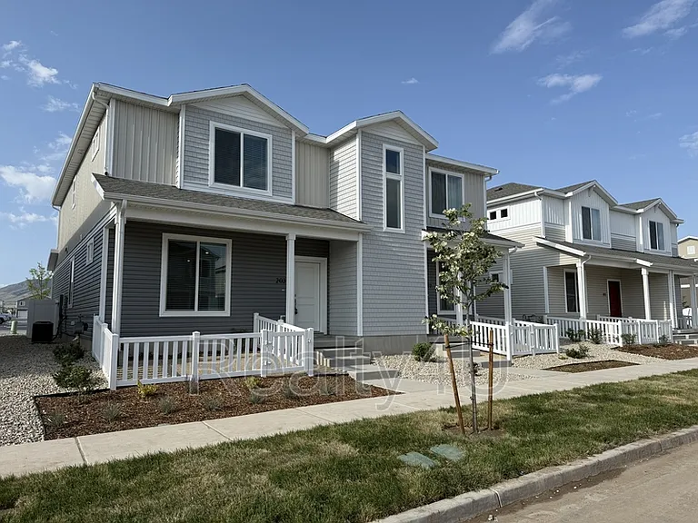 203 E Arcade Dr #1 — Photo 4