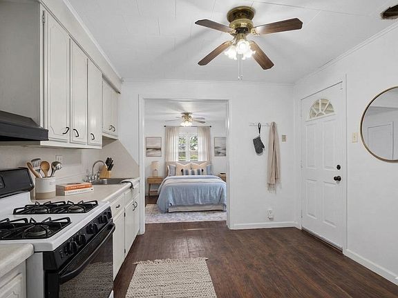 5th image of 324 SE 4th St