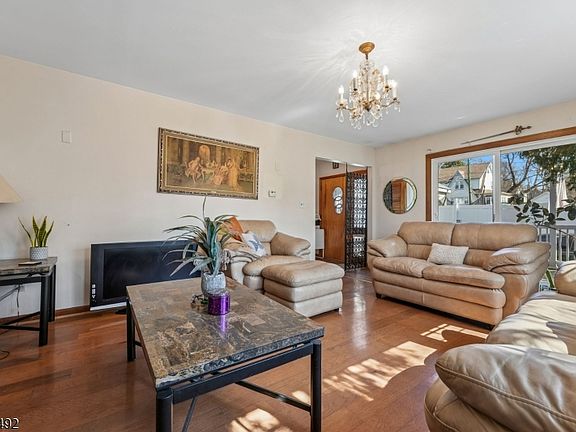 5th image of 140 Francisco Avenue