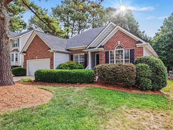 404 Ravenstone Dr, Cary, NC 27518