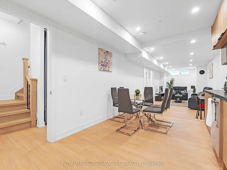 31 Edinburgh Dr — Photo 6
