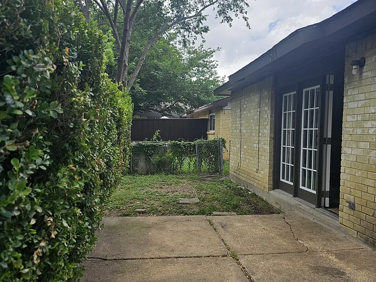 617 Country Ln — Photo 43