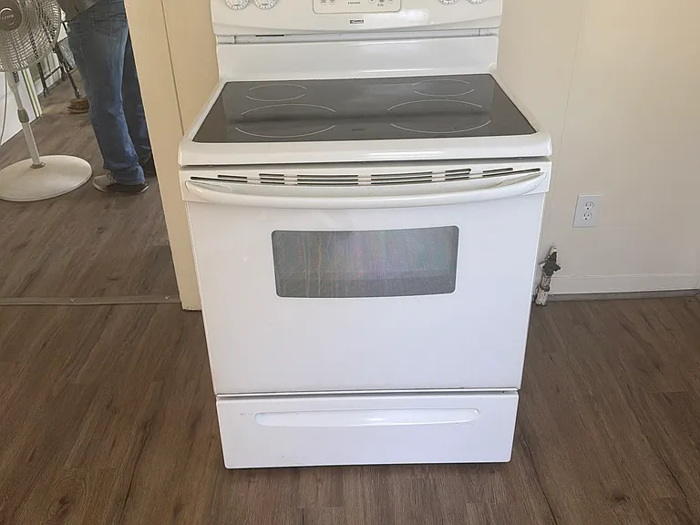 Kitchen- stove included