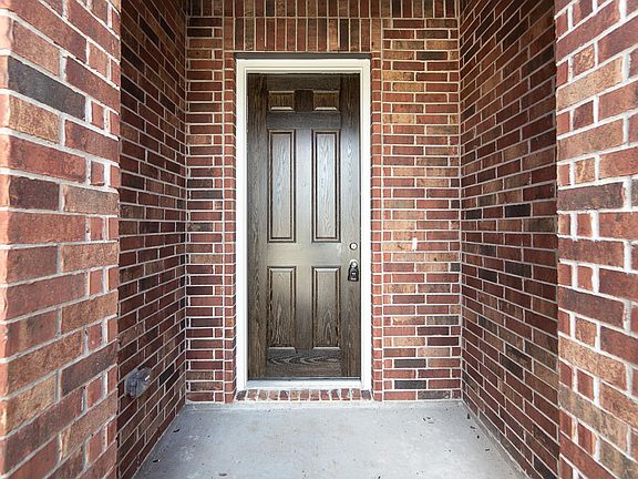 4th image of 2704 Bryan Park Ln