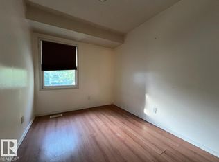 199 B Homestead Cres NW, Edmonton, AB T5A 2Y2