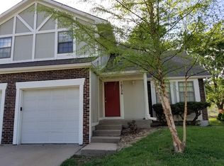 10726 W 115th St, Overland Park, KS 66210