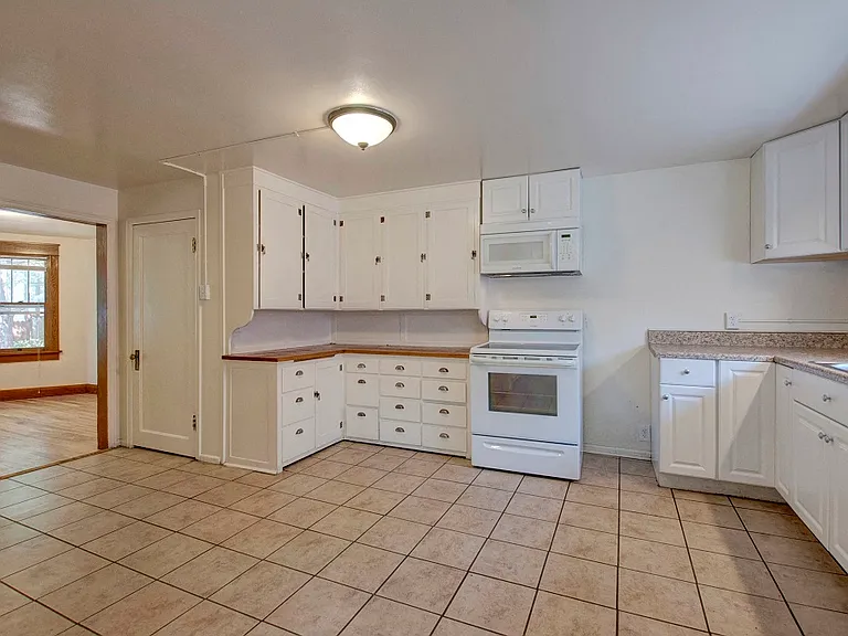 1810 Walnut St — Photo 7