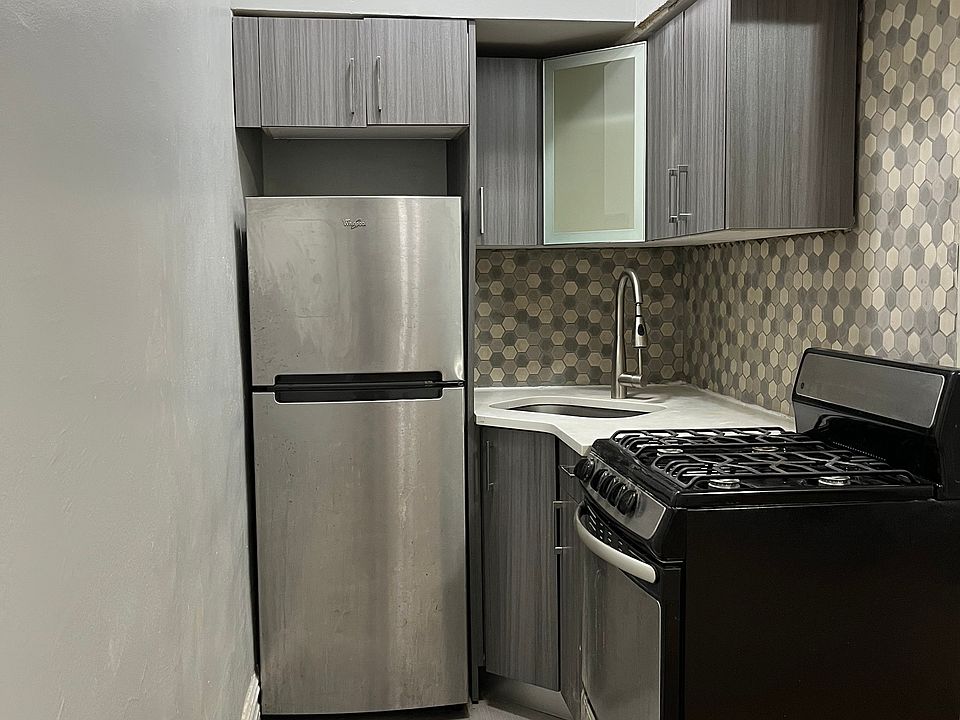 2nd image of 11 Midwood St #B