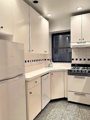 3rd image of 157 E 89th St APT 1FE