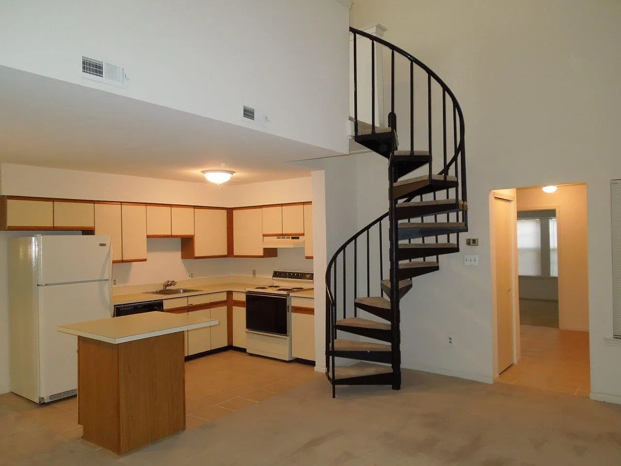 2 bed, 1112 sqft, $2,200 — Photo 1
