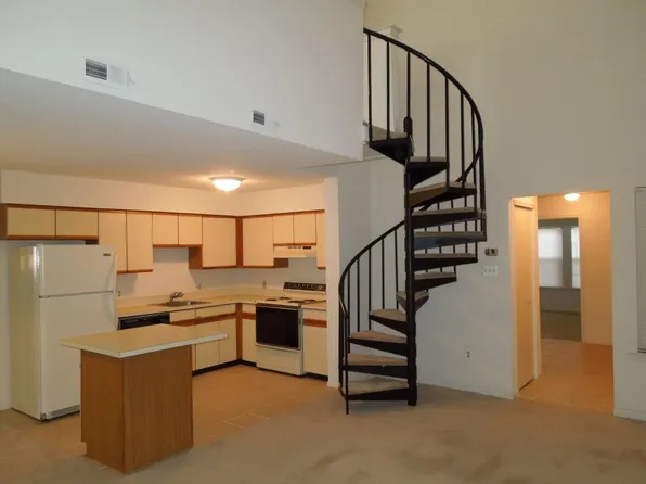 31 Bridgewater Dr, Marlton, NJ 08053