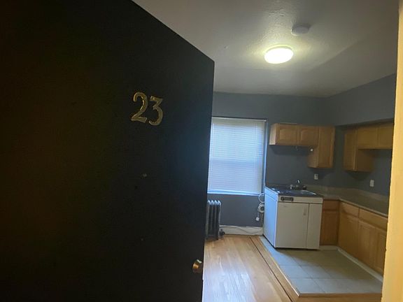 2nd image of 620 Eddy St APT 23