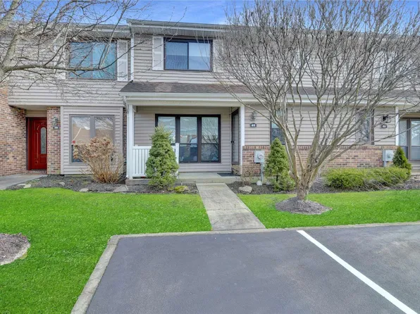 49 W Pond Court #49, Smithtown, NY 11787