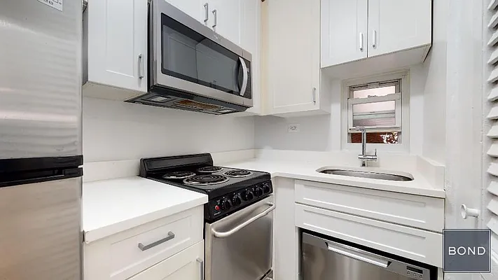 Rented by Bond New York | media 9