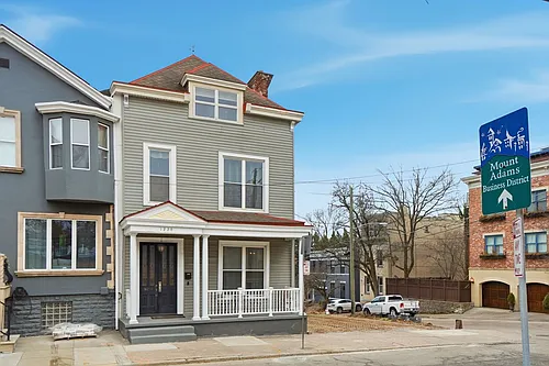 1220 Louden St Photo 1