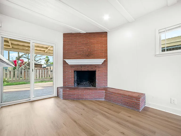 330 W Pinedale Ave — Photo 15