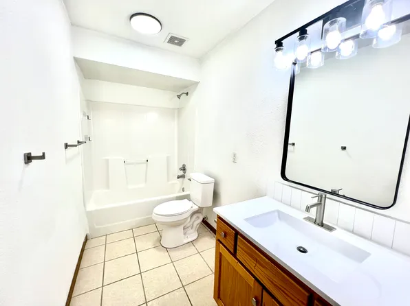 217 W Pine St, Warrensburg, MO