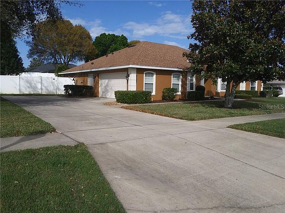 3rd image of 13024 Colonnade Cir