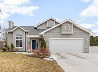 233 Sunnyhill LANE, Oconomowoc, WI 53066